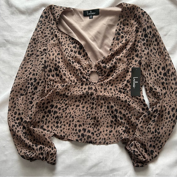 Lulus NWT Having A Moment Taupe Leopard Print Top Blouse size XS - Picture 6 of 12